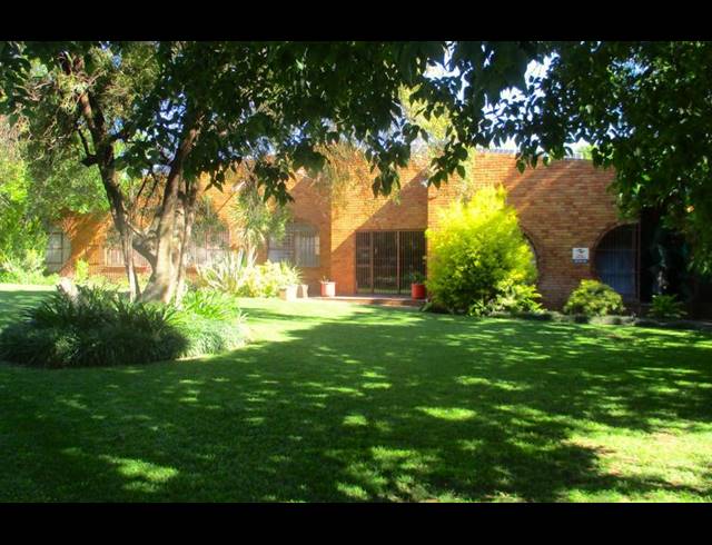 4 BEDROOM HOUSE FOR SALE IN LANGENHOVENPARK